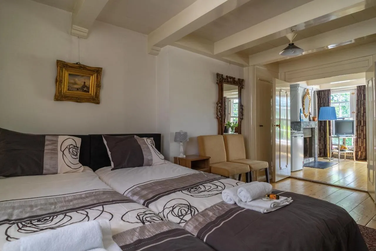 אמסטרדם B&B De Baronie 3*,